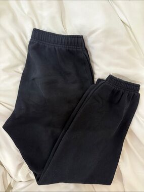 Aritzia Black Cuffed Sweatpants